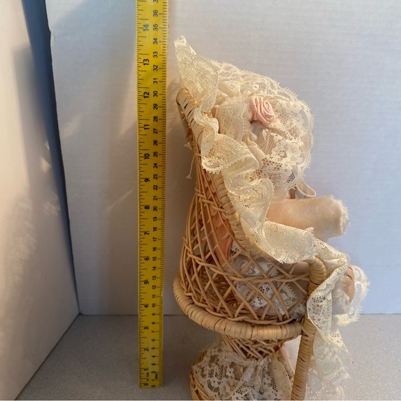 Dan Dee Vintage Victorian jointed Teddy Bear sitting on Wicker Peacock Chair - Picture 6 of 7